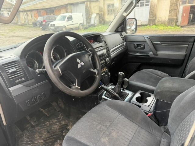 Синий Мицубиси Паджеро, объемом двигателя 3.2 л и пробегом 271 тыс. км за 5000 $, фото 6 на Automoto.ua