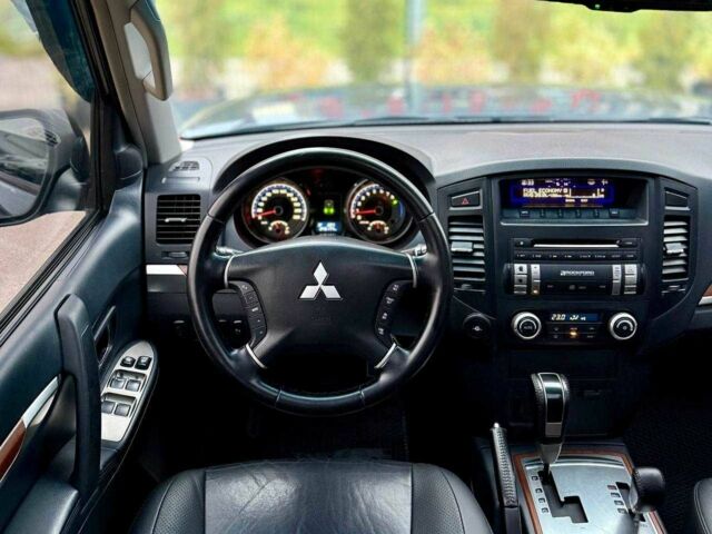 Синій Міцубісі Паджеро, об'ємом двигуна 3 л та пробігом 245 тис. км за 8950 $, фото 9 на Automoto.ua