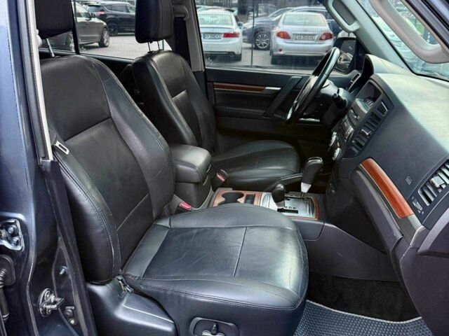 Синій Міцубісі Паджеро, об'ємом двигуна 3 л та пробігом 245 тис. км за 8950 $, фото 18 на Automoto.ua