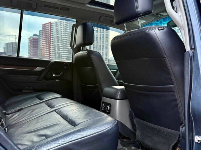 Синій Міцубісі Паджеро, об'ємом двигуна 3 л та пробігом 245 тис. км за 8950 $, фото 15 на Automoto.ua