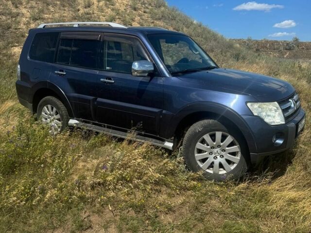 Синий Мицубиси Паджеро, объемом двигателя 3.2 л и пробегом 281 тыс. км за 7142 $, фото 1 на Automoto.ua