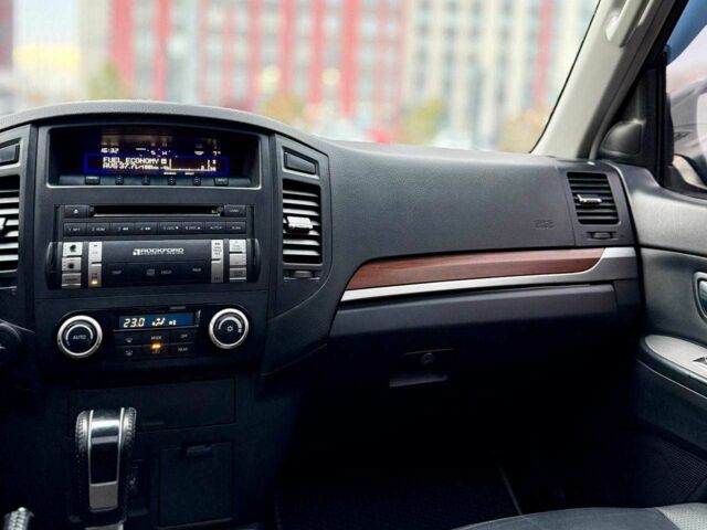 Синій Міцубісі Паджеро, об'ємом двигуна 3 л та пробігом 245 тис. км за 8950 $, фото 7 на Automoto.ua