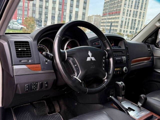 Синій Міцубісі Паджеро, об'ємом двигуна 3 л та пробігом 245 тис. км за 8950 $, фото 11 на Automoto.ua