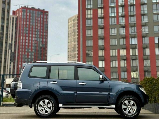 Синій Міцубісі Паджеро, об'ємом двигуна 3 л та пробігом 245 тис. км за 8950 $, фото 6 на Automoto.ua