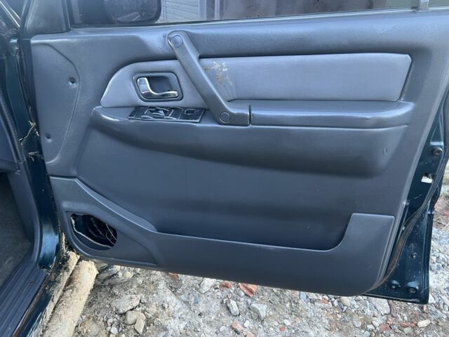 Зелений Міцубісі Паджеро, об'ємом двигуна 2.8 л та пробігом 280 тис. км за 5500 $, фото 12 на Automoto.ua
