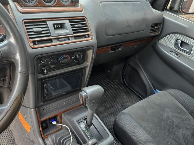 Зелений Міцубісі Паджеро, об'ємом двигуна 3 л та пробігом 280 тис. км за 5500 $, фото 6 на Automoto.ua