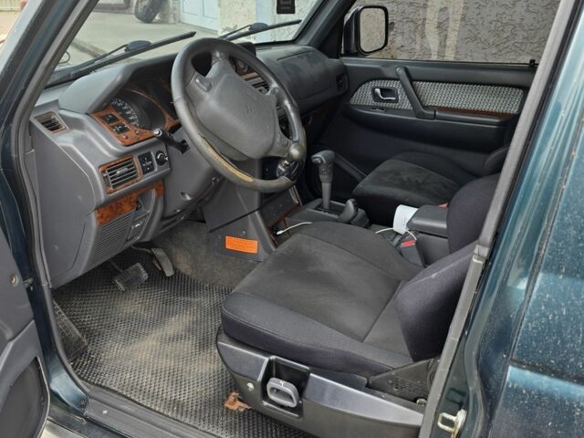 Зелений Міцубісі Паджеро, об'ємом двигуна 3 л та пробігом 280 тис. км за 5500 $, фото 4 на Automoto.ua