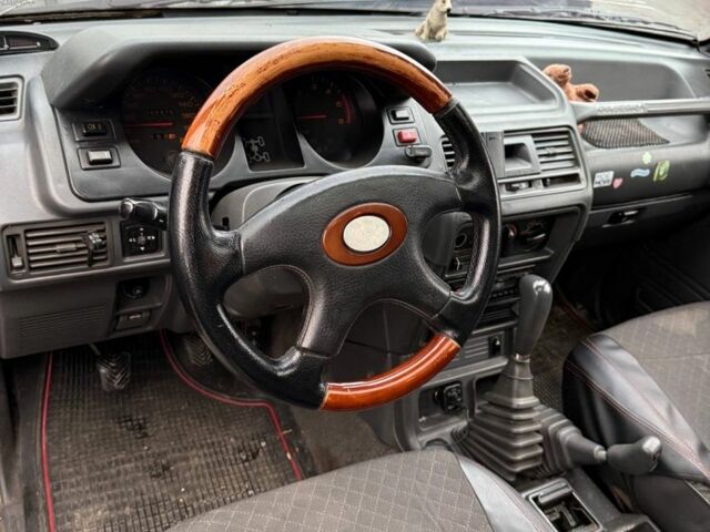 Зелений Міцубісі Паджеро, об'ємом двигуна 2.8 л та пробігом 300 тис. км за 6000 $, фото 7 на Automoto.ua