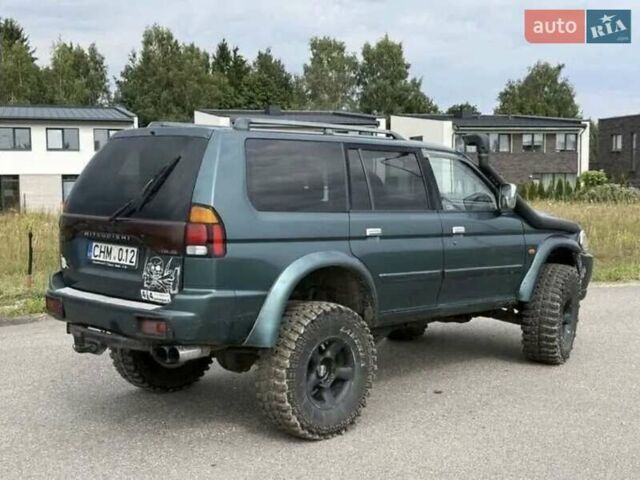 Зеленый Мицубиси Паджеро, объемом двигателя 3.2 л и пробегом 230 тыс. км за 4000 $, фото 3 на Automoto.ua