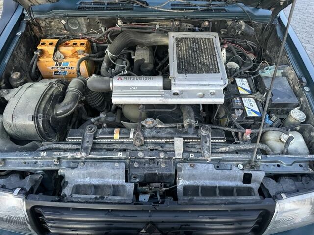 Зеленый Мицубиси Паджеро, объемом двигателя 2.5 л и пробегом 300 тыс. км за 7750 $, фото 5 на Automoto.ua