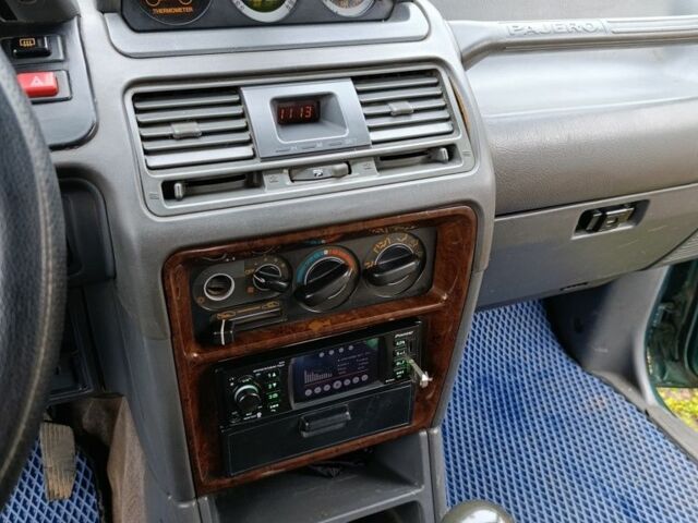 Зеленый Мицубиси Паджеро, объемом двигателя 2.5 л и пробегом 403 тыс. км за 5000 $, фото 4 на Automoto.ua