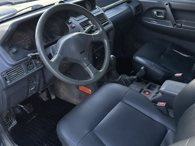 Зеленый Мицубиси Паджеро, объемом двигателя 2.5 л и пробегом 300 тыс. км за 7750 $, фото 6 на Automoto.ua