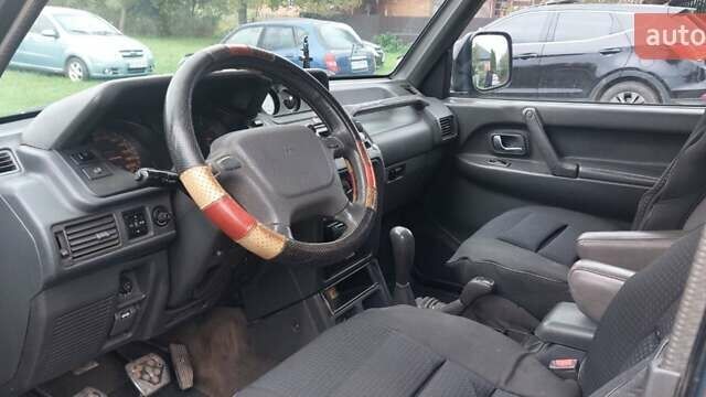 Зеленый Мицубиси Паджеро, объемом двигателя 2.8 л и пробегом 220 тыс. км за 6450 $, фото 2 на Automoto.ua