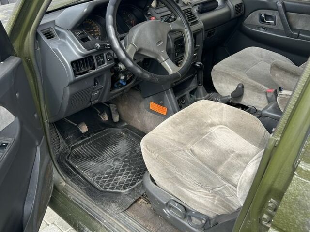 Зелений Міцубісі Паджеро, об'ємом двигуна 2.5 л та пробігом 450 тис. км за 3700 $, фото 5 на Automoto.ua