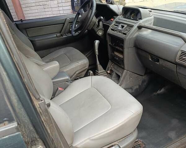 Зеленый Мицубиси Паджеро, объемом двигателя 2.8 л и пробегом 350 тыс. км за 5000 $, фото 2 на Automoto.ua