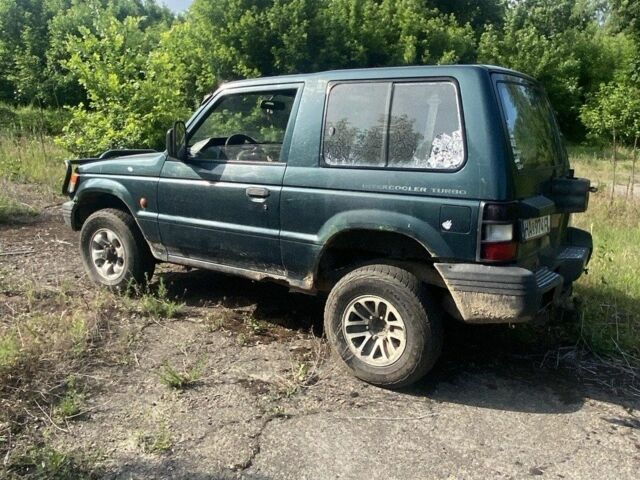 Зелений Міцубісі Паджеро, об'ємом двигуна 2.5 л та пробігом 400 тис. км за 3000 $, фото 1 на Automoto.ua