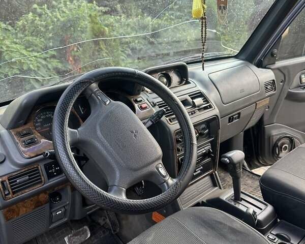 Зеленый Мицубиси Паджеро, объемом двигателя 3.5 л и пробегом 350 тыс. км за 5800 $, фото 3 на Automoto.ua