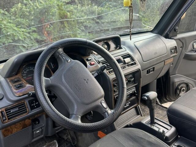 Зеленый Мицубиси Паджеро, объемом двигателя 3.5 л и пробегом 350 тыс. км за 5800 $, фото 4 на Automoto.ua