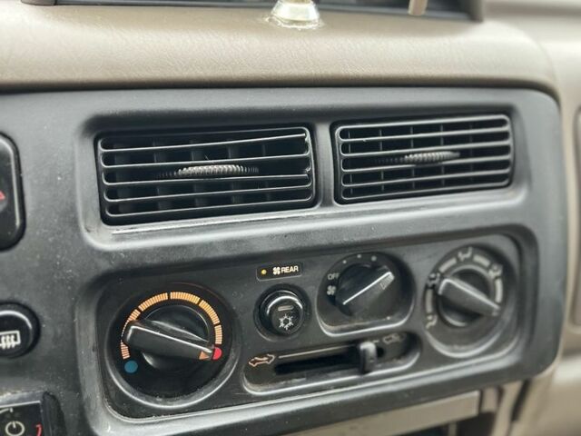 Зеленый Мицубиси Паджеро, объемом двигателя 3 л и пробегом 200 тыс. км за 3700 $, фото 12 на Automoto.ua