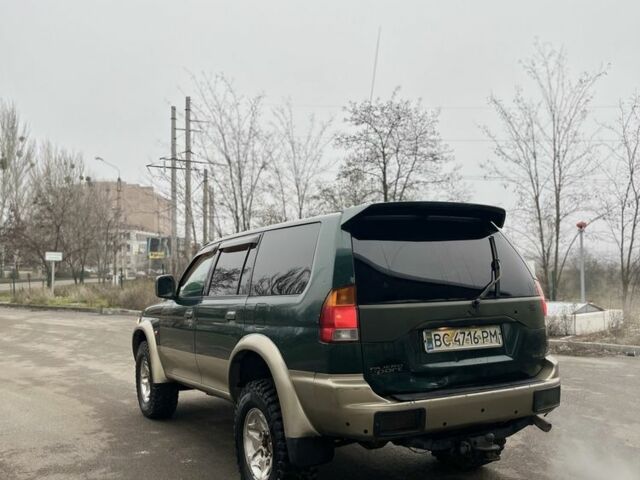 Зеленый Мицубиси Паджеро, объемом двигателя 3 л и пробегом 200 тыс. км за 3700 $, фото 3 на Automoto.ua