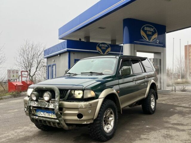 Зеленый Мицубиси Паджеро, объемом двигателя 3 л и пробегом 200 тыс. км за 3700 $, фото 1 на Automoto.ua