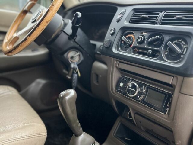 Зеленый Мицубиси Паджеро, объемом двигателя 3 л и пробегом 200 тыс. км за 3700 $, фото 10 на Automoto.ua