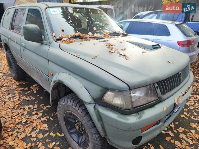 Міцубісі Паджеро 1999 у Києві на Automoto.ua Зелений Міцубісі Паджеро, об'ємом двигуна 2.5 л та пробігом 300 тис. км за 3000 $, фото 1 на Automoto.ua