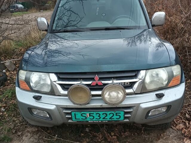 Зеленый Мицубиси Паджеро, объемом двигателя 3.2 л и пробегом 194 тыс. км за 5500 $, фото 2 на Automoto.ua