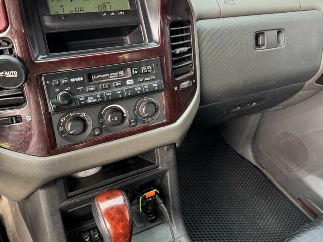 Зеленый Мицубиси Паджеро, объемом двигателя 3.2 л и пробегом 375 тыс. км за 5200 $, фото 9 на Automoto.ua