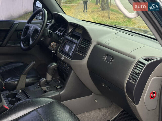 Зелений Міцубісі Паджеро, об'ємом двигуна 3.2 л та пробігом 390 тис. км за 8750 $, фото 13 на Automoto.ua