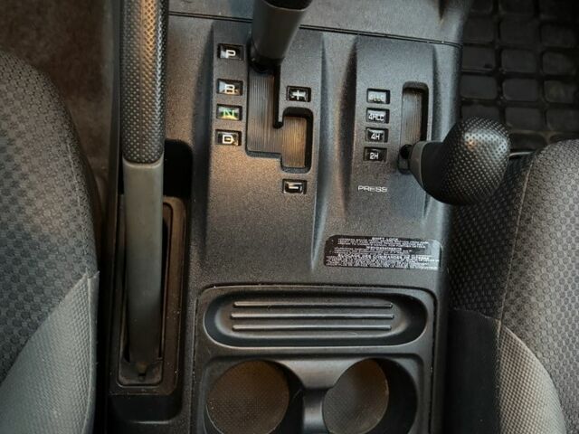 Зеленый Мицубиси Паджеро, объемом двигателя 0 л и пробегом 300 тыс. км за 5918 $, фото 3 на Automoto.ua