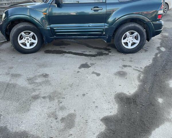 Зеленый Мицубиси Паджеро, объемом двигателя 3.2 л и пробегом 255 тыс. км за 7000 $, фото 1 на Automoto.ua