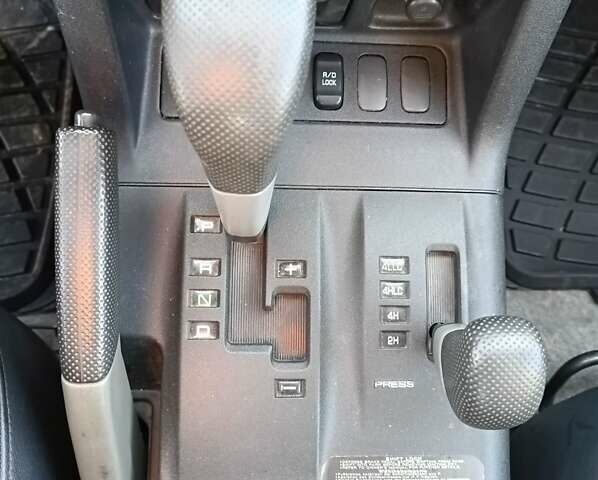 Зеленый Мицубиси Паджеро, объемом двигателя 3.2 л и пробегом 207 тыс. км за 9800 $, фото 9 на Automoto.ua