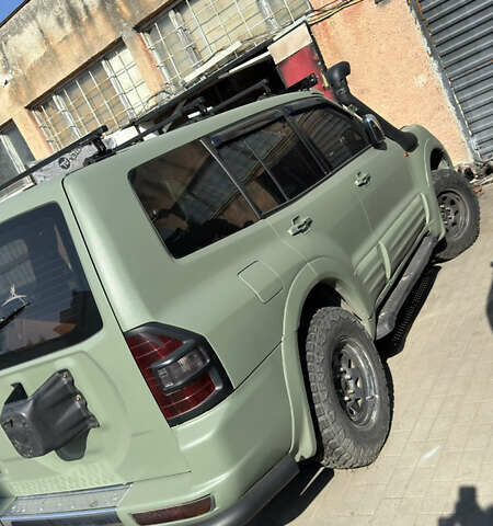 Зеленый Мицубиси Паджеро, объемом двигателя 3.5 л и пробегом 325 тыс. км за 5750 $, фото 2 на Automoto.ua