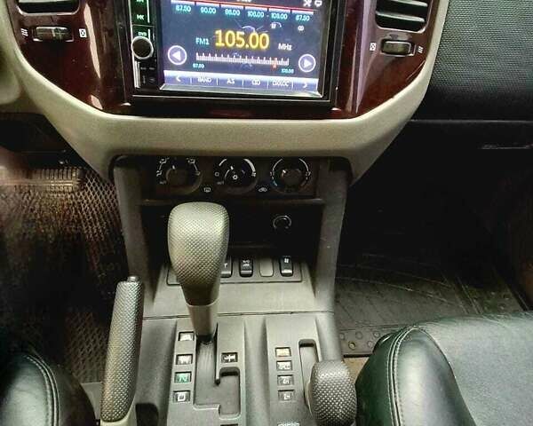 Зеленый Мицубиси Паджеро, объемом двигателя 3.2 л и пробегом 425 тыс. км за 6500 $, фото 6 на Automoto.ua