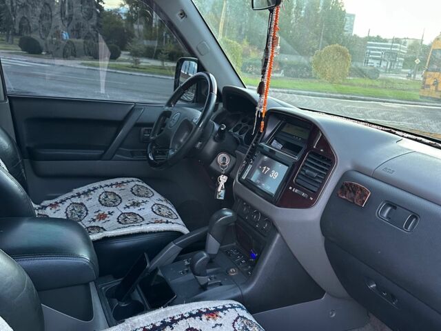 Зелений Міцубісі Паджеро, об'ємом двигуна 3.5 л та пробігом 341 тис. км за 6300 $, фото 4 на Automoto.ua