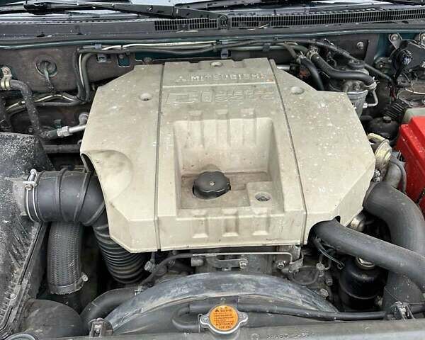 Зелений Міцубісі Паджеро, об'ємом двигуна 3.2 л та пробігом 255 тис. км за 13599 $, фото 16 на Automoto.ua