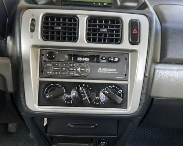 Зелений Міцубісі Паджеро, об'ємом двигуна 1.8 л та пробігом 205 тис. км за 5800 $, фото 23 на Automoto.ua