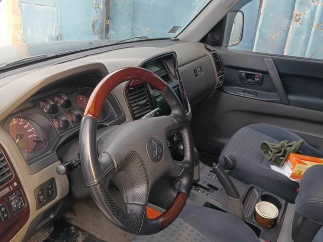 Зелений Міцубісі Паджеро, об'ємом двигуна 3.2 л та пробігом 416 тис. км за 6000 $, фото 7 на Automoto.ua