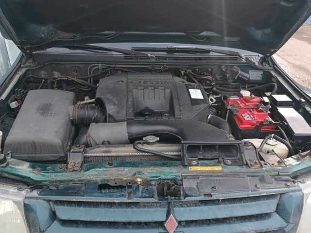 Зелений Міцубісі Паджеро, об'ємом двигуна 3.2 л та пробігом 416 тис. км за 6000 $, фото 4 на Automoto.ua