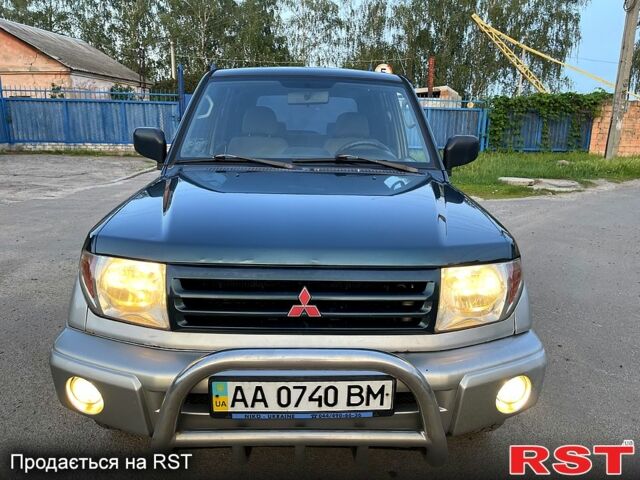 Зеленый Мицубиси Паджеро, объемом двигателя 1.8 л и пробегом 310 тыс. км за 5500 $, фото 1 на Automoto.ua
