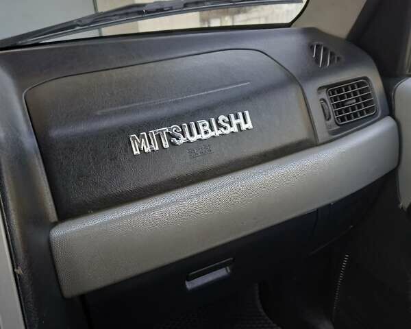 Зелений Міцубісі Паджеро, об'ємом двигуна 1.8 л та пробігом 205 тис. км за 5800 $, фото 21 на Automoto.ua