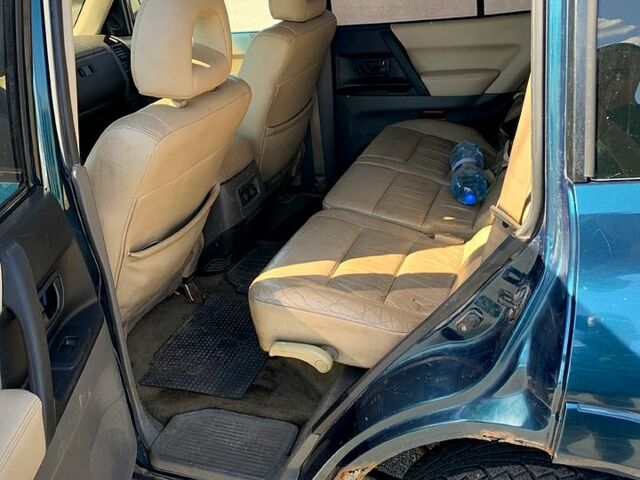 Зеленый Мицубиси Паджеро, объемом двигателя 3.2 л и пробегом 327 тыс. км за 5000 $, фото 4 на Automoto.ua