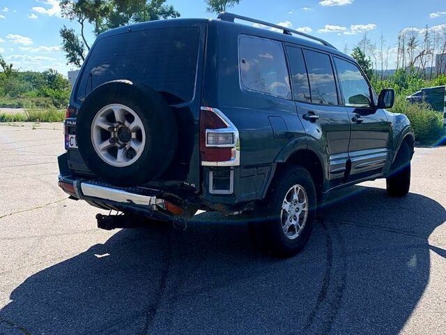 Зеленый Мицубиси Паджеро, объемом двигателя 3.2 л и пробегом 327 тыс. км за 5000 $, фото 2 на Automoto.ua