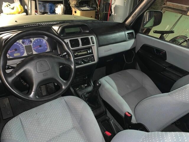 Зеленый Мицубиси Паджеро, объемом двигателя 1.8 л и пробегом 230 тыс. км за 1700 $, фото 6 на Automoto.ua