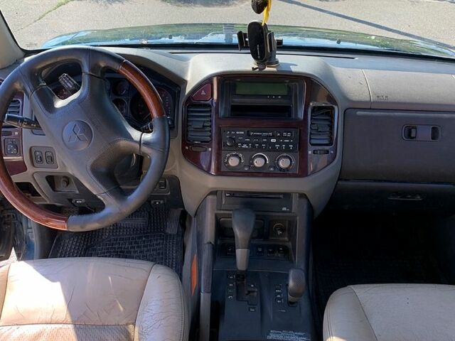 Зеленый Мицубиси Паджеро, объемом двигателя 3.2 л и пробегом 327 тыс. км за 5000 $, фото 5 на Automoto.ua