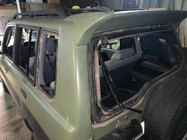 Зеленый Мицубиси Паджеро, объемом двигателя 1.8 л и пробегом 230 тыс. км за 1700 $, фото 2 на Automoto.ua