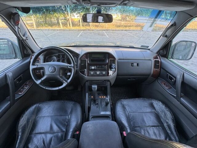 Зеленый Мицубиси Паджеро, объемом двигателя 3.2 л и пробегом 170 тыс. км за 3900 $, фото 5 на Automoto.ua