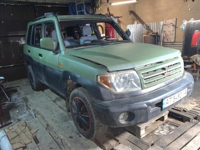 Зеленый Мицубиси Паджеро, объемом двигателя 1.8 л и пробегом 230 тыс. км за 1700 $, фото 1 на Automoto.ua