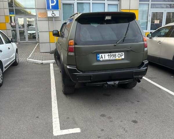 Зеленый Мицубиси Паджеро, объемом двигателя 3 л и пробегом 392 тыс. км за 7700 $, фото 3 на Automoto.ua